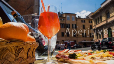 「アペリティーヴォ」とはどういう意味？イタリア語で「aperitivo」と記述するとの事。