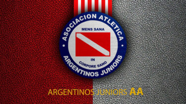 「AA アルヘンティノス・ジュニアーズ」とはどういう意味？アルファベットで「AA Argentinos Juniors」と記述するとの事。