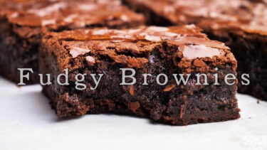 「ファッジブラウニー」とはどういう意味？アルファベットで「Fudgy Brownie」と記述するとの事。