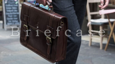 「ブリーフケース」とはどういう意味？英語で「briefcase」と記述するとの事。