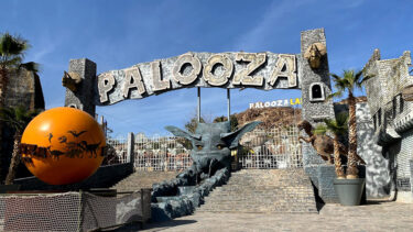「パルーザ」とはどういう意味？アルファベットで「palooza」と記述するとの事。